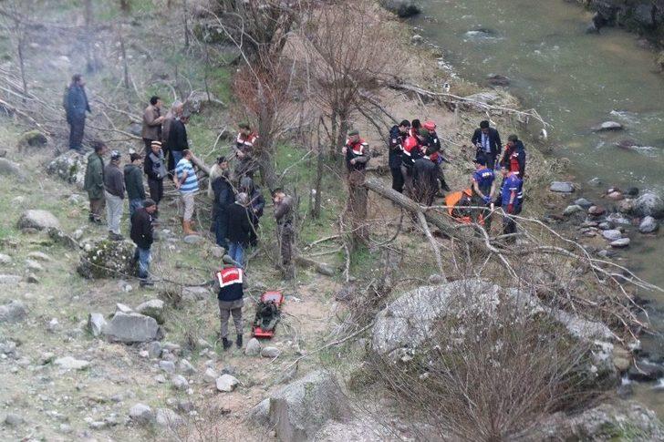 Çobanlık Yapan Genç Uçurumdan Düşerek Hayatını Kaybetti G5