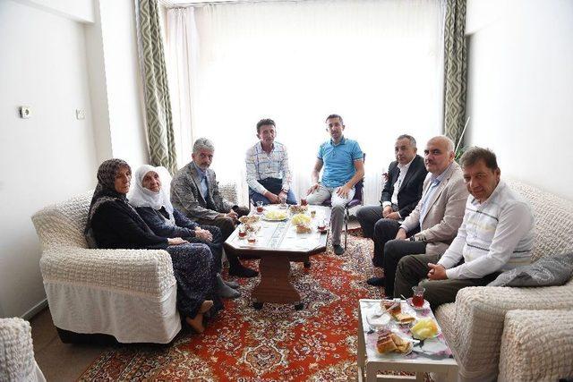 Başkan Tuna’dan 15 Temmuz Şehitlerinin Ailesine Ziyaret