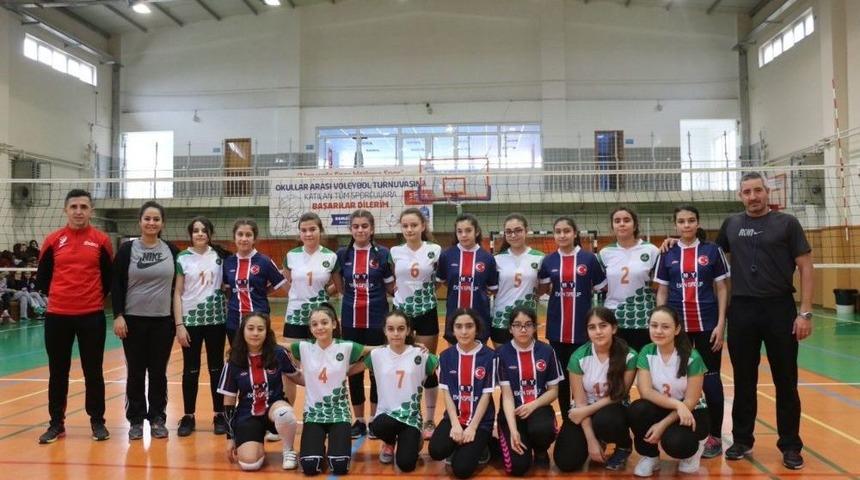 Eyüpsultan’da ‘okullar Arası Voleybol Turnuvası’ Başladı