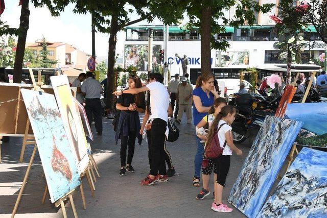 Uluslararası Gül Festivali’nde Yapılan Eserler Kaymakkapı’da Sergilendi