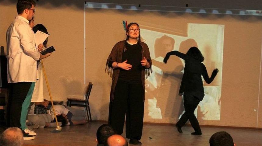 Okudukları Kitapları Anlatmada Yarıştılar