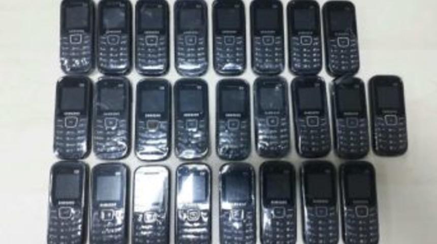 Van&rsquo;da 25 Adet Ka&ccedil;ak Cep Telefonu Ele Ge&ccedil;irildi