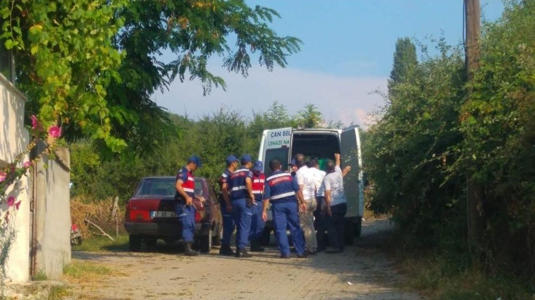 Mal Y&uuml;z&uuml;nden Abisini &Ouml;ld&uuml;rd&uuml;, Sonra Canına Kıydı