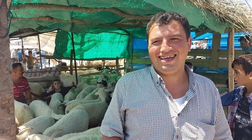 Vezirk&ouml;pr&uuml;&rsquo;de Kurban Pazarında Y&uuml;zler G&uuml;l&uuml;yor