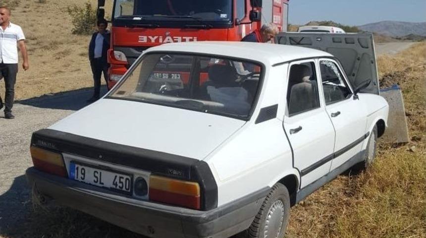 Otomobil Beton Bloğa &Ccedil;arptı : 5 Yaralı