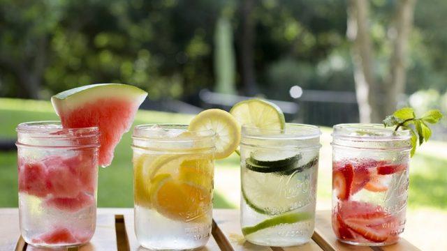 Lezzetli, Hafif, Sağlıklı Ve Kilo Verdiren Harika Meyveli Detoks Suyu