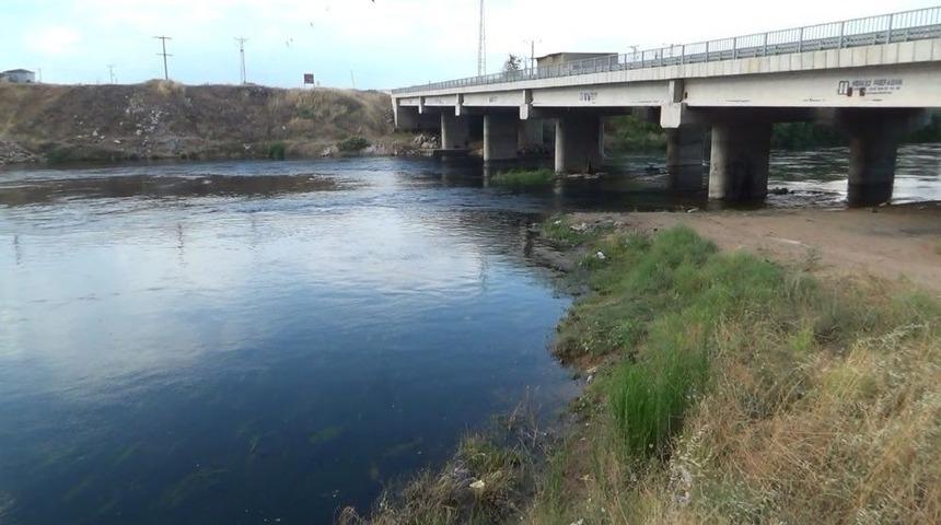 Kızılırmak&rsquo;ta 2 Kişi Boğulmaktan Son Anda Kurtarıldı