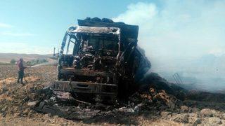 Yüksek Gerilim Hattına Takılan Kamyon Yandı