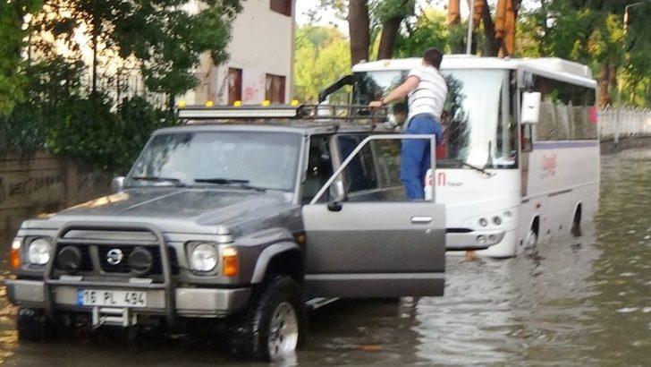 Bursa’da Selde 2 Çocuk Evde Mahsur Kaldı G2