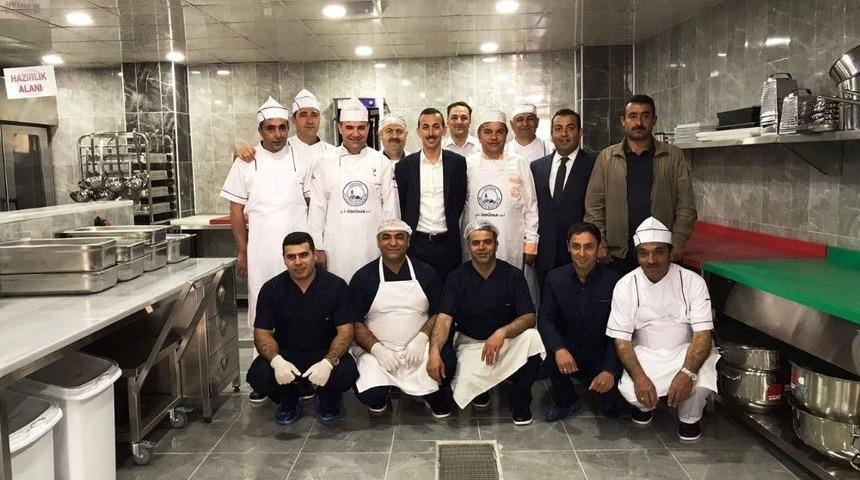 Başkan Vekili &Ccedil;i&ccedil;ekli&rsquo;den Kurban Kesenlere &Ccedil;ağrı