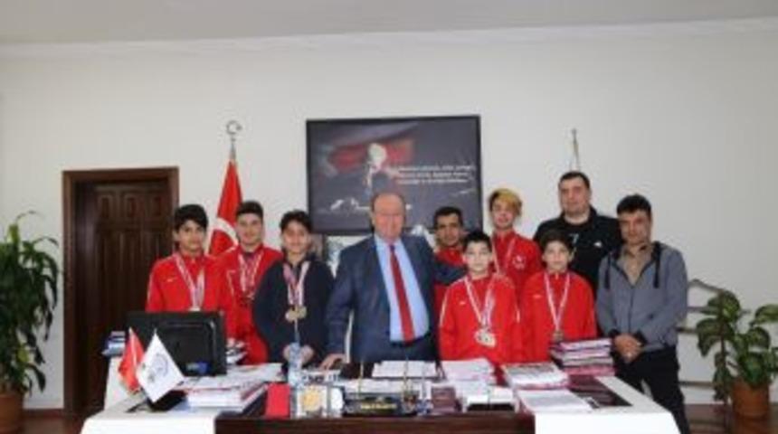 Gen&ccedil; Sporculardan Başkan &Ouml;zakcan&rsquo;a Ziyaret