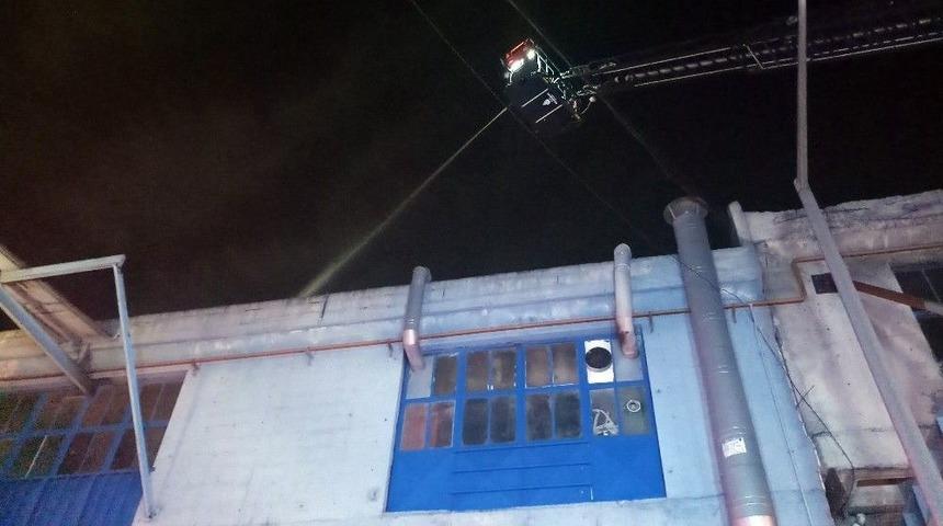 Başakşehir&rsquo;de Silikondan Mutfak Ara&ccedil; Gere&ccedil;leri &Uuml;retilen Fabrika Alev Alev Yandı