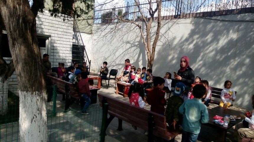 Minik &Ouml;ğrencilerden Jandarmaya Zeytin Dalı Ziyareti
