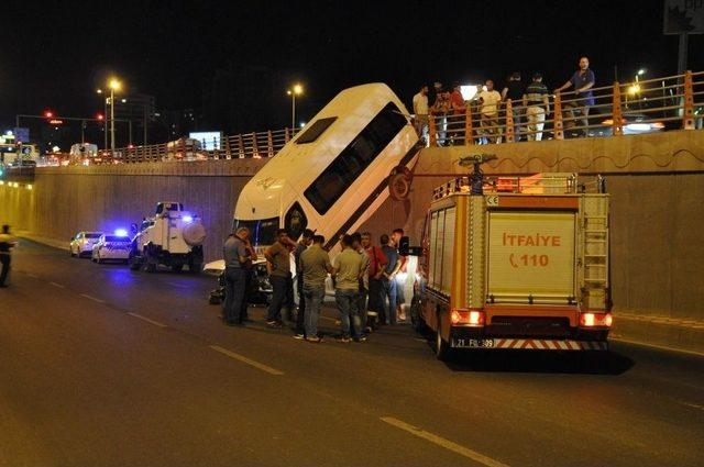 El Frenini Çekmeyi Unutunca Minibüsü Alt Geçide Uçtu 2