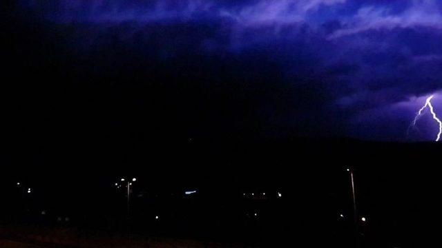 Karabük’te Şimşekler Gökyüzünü Aydınlattı 1