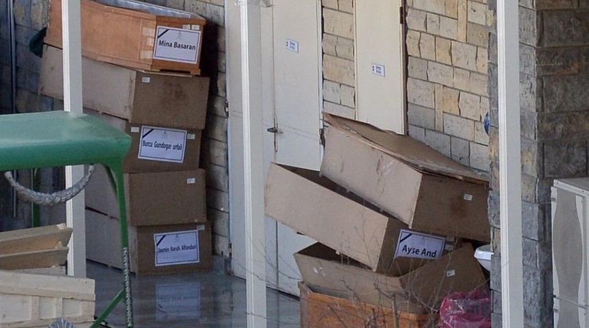 Üzerinde Hayatını Kaybedenlerin İsimlerinin Yazdığı Boş Tabutlar Yürekleri Yaktı