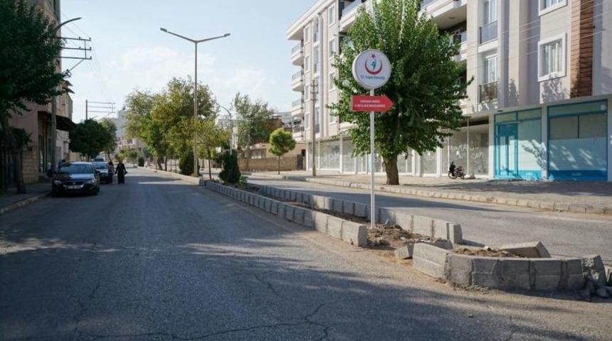 Adıyaman Çevreyolunda Refüj Ve Kaldırım Çalışması Yapıldı