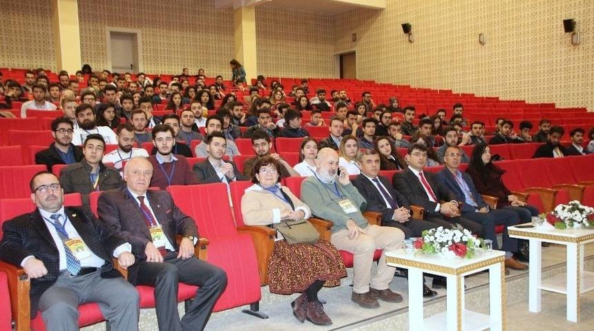 7 Aralık Üniversitesi’de Malzeme Şenliği