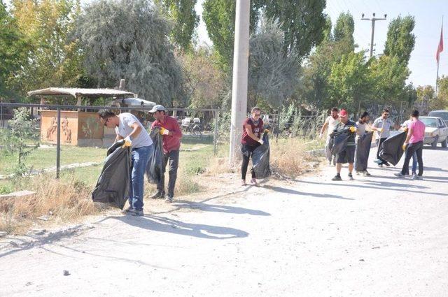 Göreme Belediyesi Ve Turizmciler Vadi Temizledi