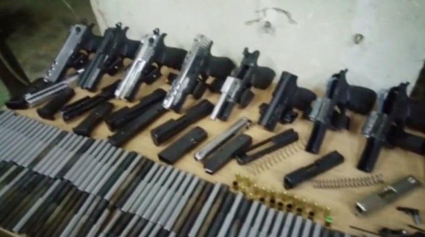 Silahları &Ccedil;ocuk Kıyafeti Satılan Mağazalardan Piyasaya S&uuml;ren Şebekeye Operasyon