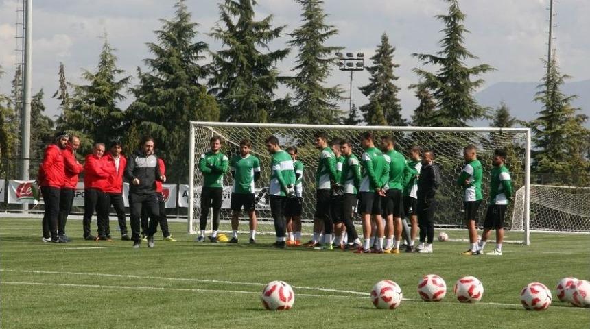 Fatih Tekke: "her Maçtan Puan Almak İçin Oynayan Bir Takımız"
