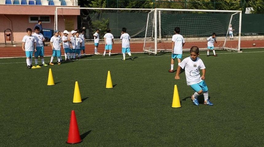 Yenimahalle Belediyesi Yaz Futbol Okulu Mezunlarını Verdi