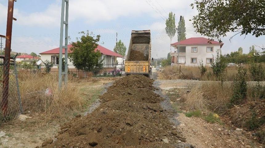 Erdemli&rsquo;de Yol Ve Asfaltlama &Ccedil;alışmaları S&uuml;r&uuml;yor