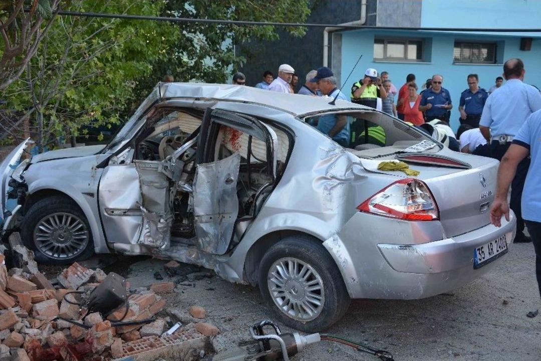 Yayaya &Ccedil;arpmamak İ&ccedil;in Direksiyon Kırdı: 1 &Ouml;l&uuml;, 2 Yaralı