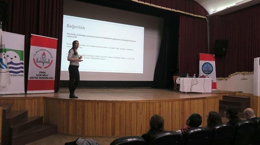 Fo&ccedil;a&rsquo;da, Madde Bağımlılığı Hakkında S&ouml;yleşi