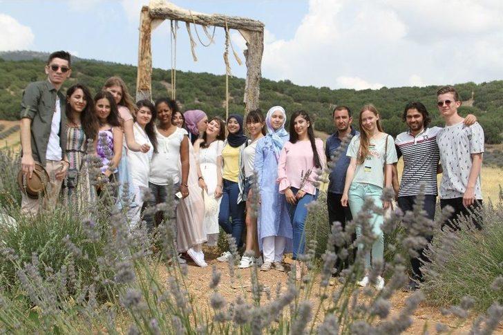 Isparta Gülü Ve Lavantası 14 Ülkeden Gelen Öğrenciye Tanıtıldı G1