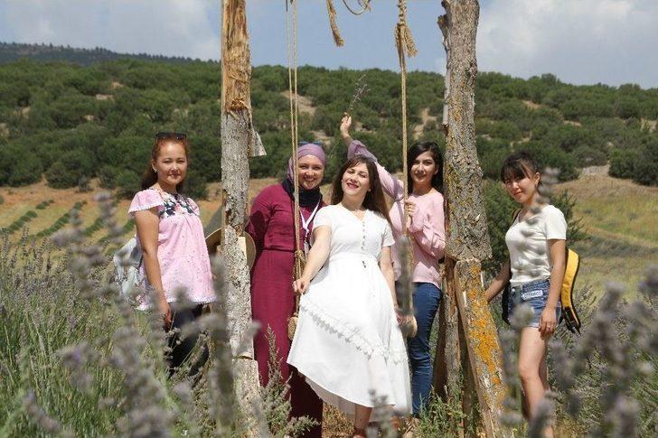 Isparta Gülü Ve Lavantası 14 Ülkeden Gelen Öğrenciye Tanıtıldı G2