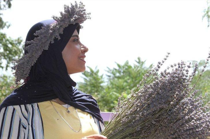 Isparta Gülü Ve Lavantası 14 Ülkeden Gelen Öğrenciye Tanıtıldı G5