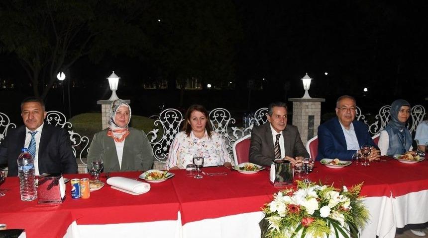 Vali Kalkancı’dan Görev Yeri Değişen Kaymakamlara Veda Yemeği