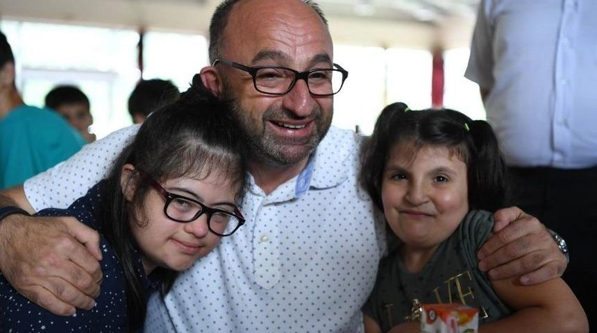 Başkan Üzülmez Özel Bireylerin Yüzünü Güldürdü