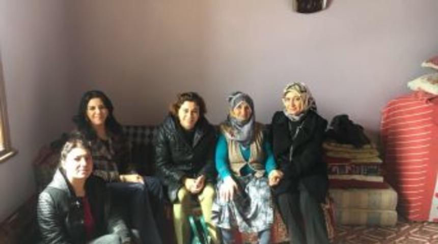 Nilg&uuml;n Azizoğlu Ev Ev Dolaştı, Dert Dinledi