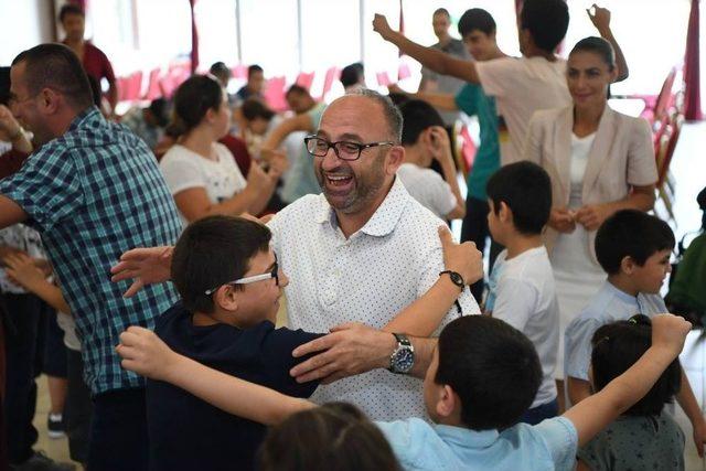 Başkan Üzülmez Özel Bireylerin Yüzünü Güldürdü