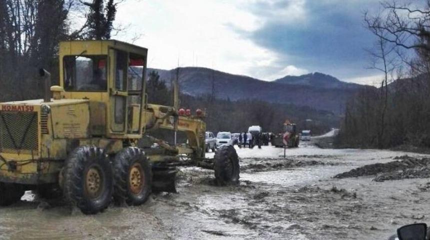 Ulus-kumluca Yolu Kapandı