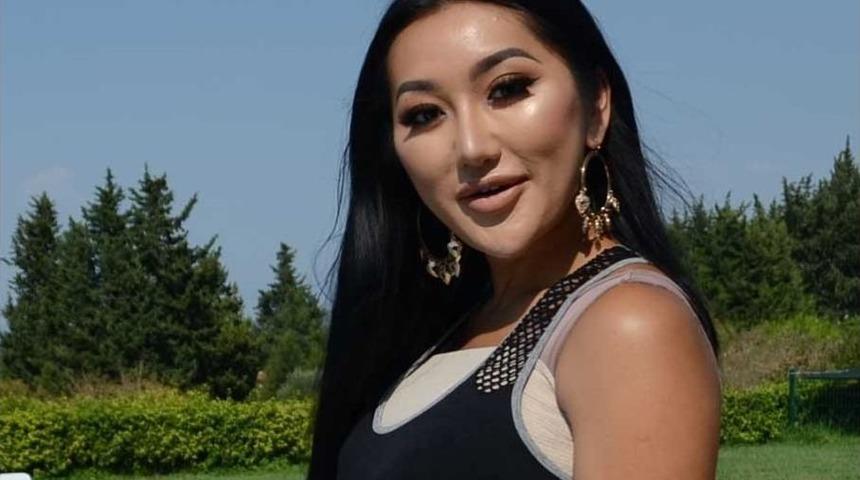 Dünyaca Ünlü Makyaj Fenomeni Thuy Le, İzmir’de Güzelleşti