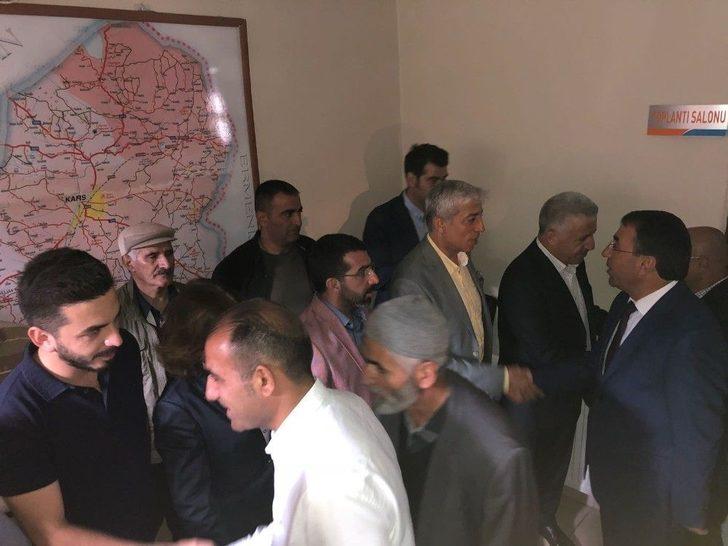 Kars’ta İlk Bayramlaşma Töreni Ak Parti’de Yapıldı G1