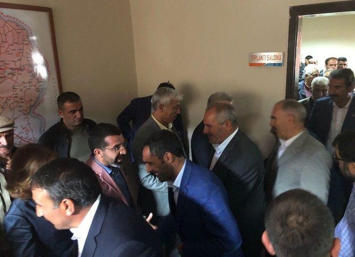 Kars’ta İlk Bayramlaşma Töreni Ak Parti’de Yapıldı G2