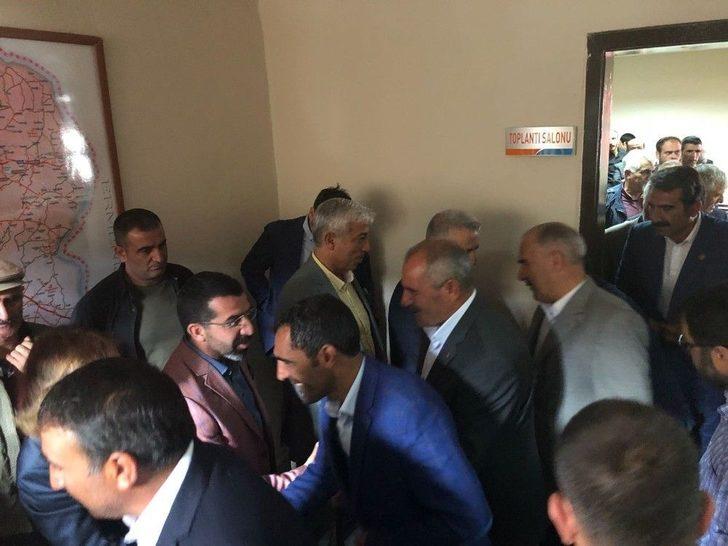 Kars’ta İlk Bayramlaşma Töreni Ak Parti’de Yapıldı G3