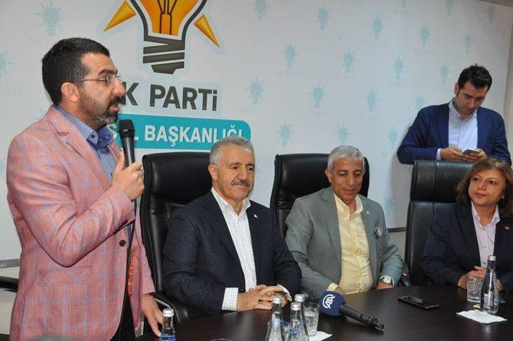 Kars’ta İlk Bayramlaşma Töreni Ak Parti’de Yapıldı G4