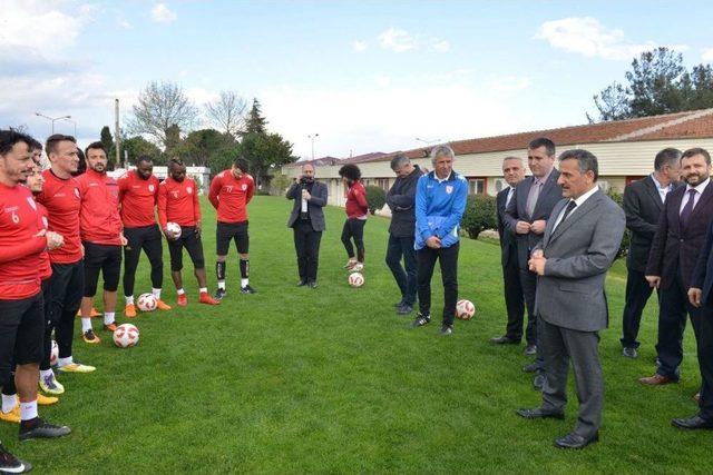 Vali Kaymak’tan Samsunsporlu Futbolculara Moral