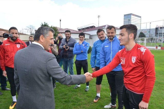 Vali Kaymak’tan Samsunsporlu Futbolculara Moral