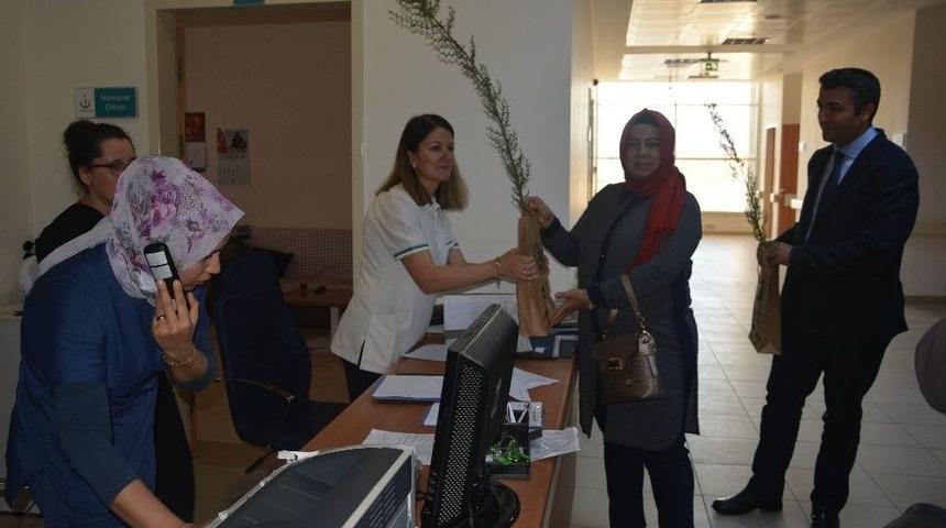 Korkuteli&rsquo;de 14 Mart Tıp Bayramı&rsquo;nda Fidan Dağıtıldı