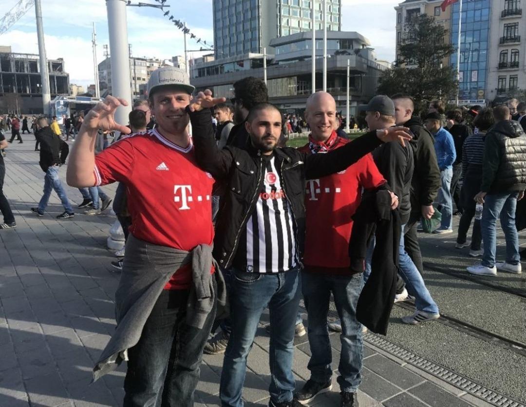 Y&uuml;zlerce Bayern M&uuml;nih Taraftarı Taksim&rsquo;de Toplandı