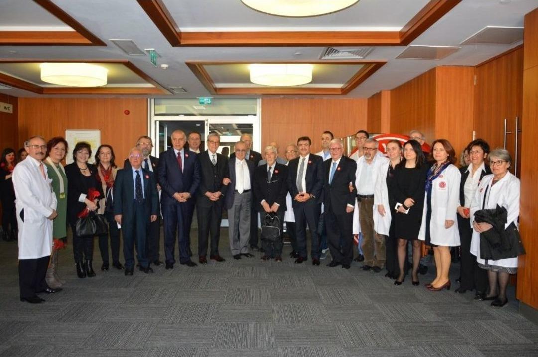 Prof. Dr. Hacısalihoğlu: "tıbbiyeliler Bug&uuml;n De İstiklal Meşalesi"