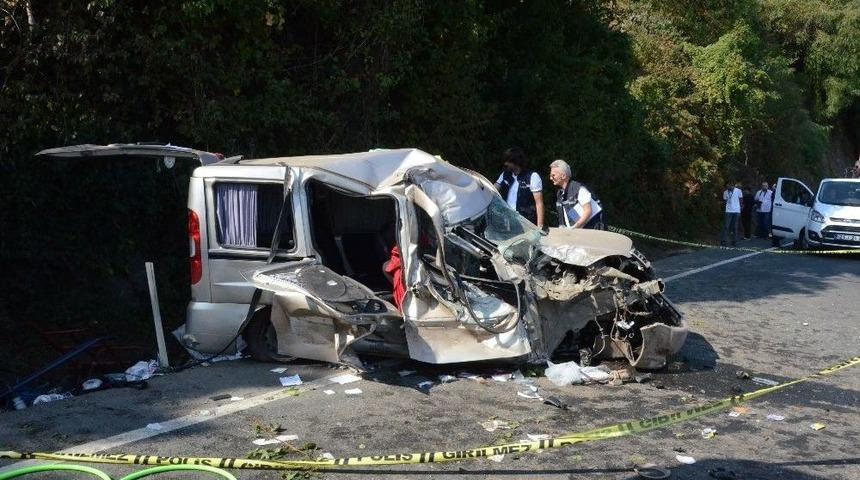 Hafif Ticari Ara&ccedil; Sulama Kanalına D&uuml;şt&uuml;: 1 &Ouml;l&uuml;, 3 Yaralı