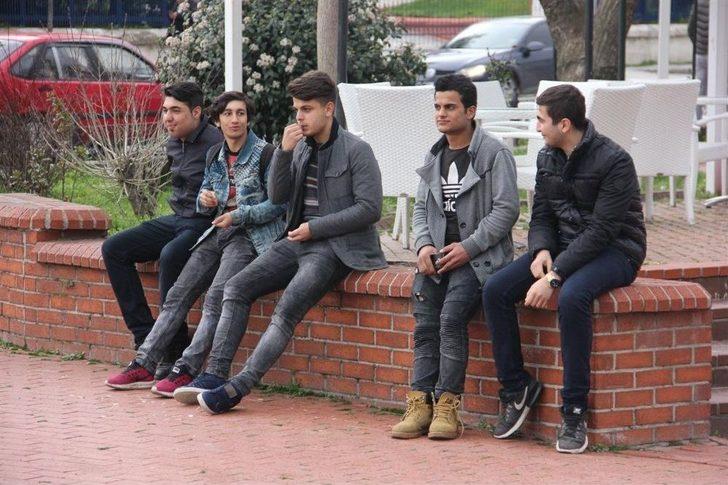 Çekirdek Çitlediler, Tehlikeye Aldırış Etmediler G2