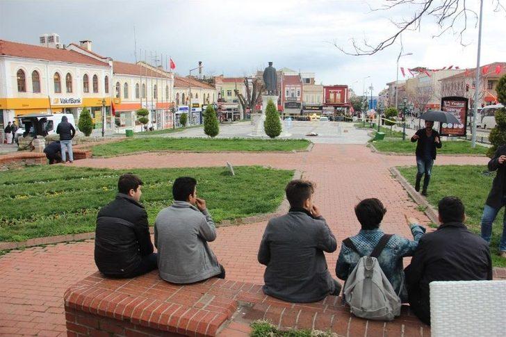 Çekirdek Çitlediler, Tehlikeye Aldırış Etmediler G3